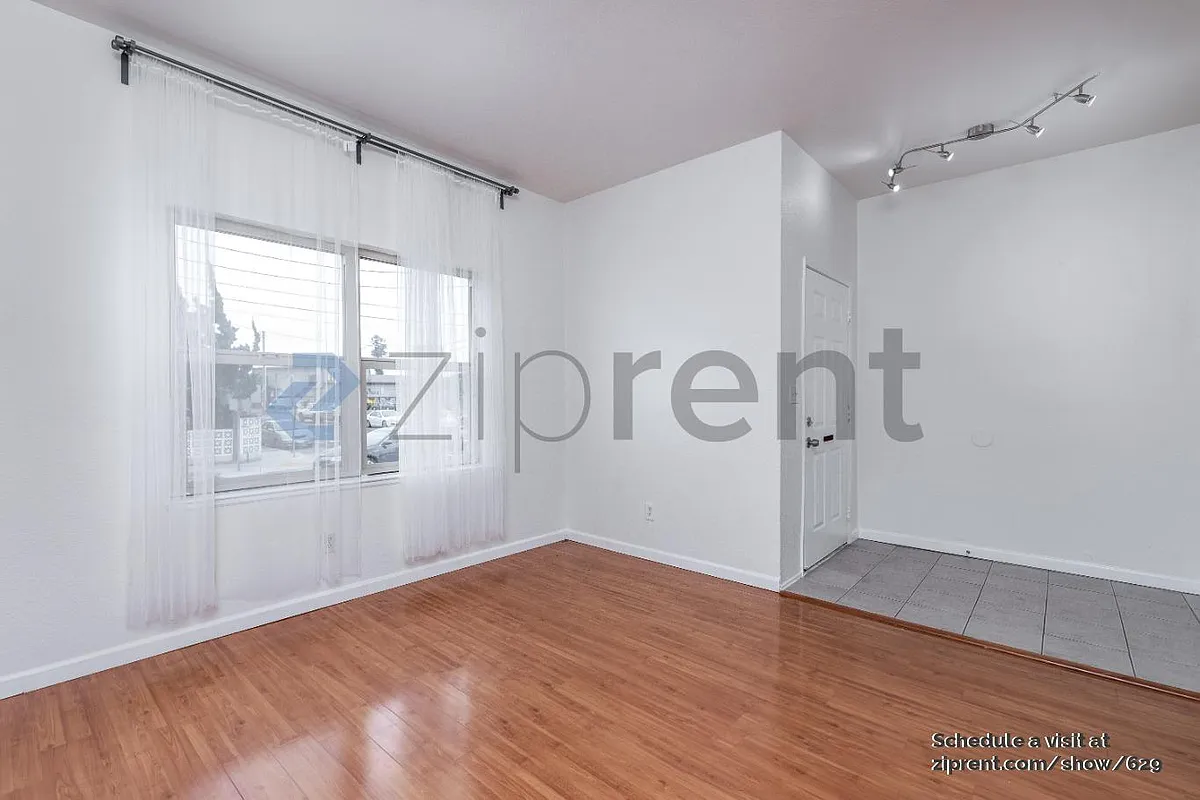 Building Photo - 896 31st St