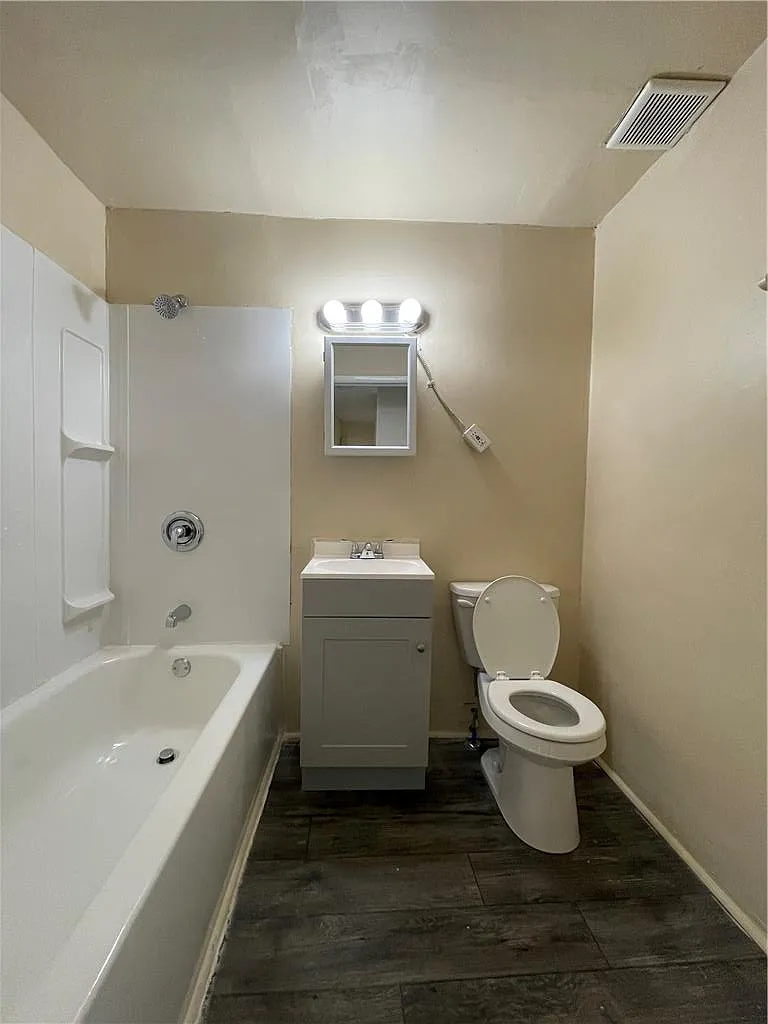 2 bed, 1.0 bath, 700 sqft, $1,350 — Photo 4