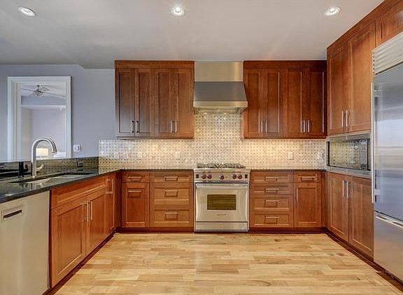 5th image of 98 San Jacinto Blvd #607
