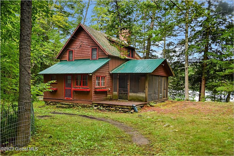 2nd image of 21 Deepwood Drive