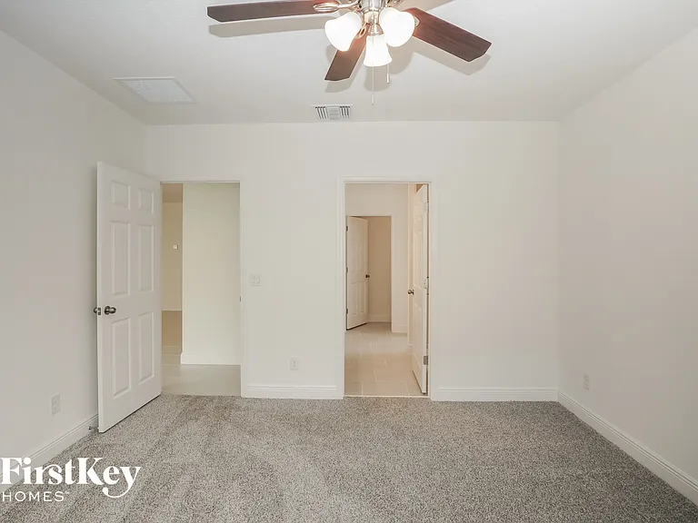 681 Blackstone St — Photo 8