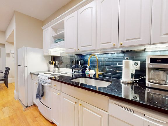3rd image of 290 Beacon St APT 3