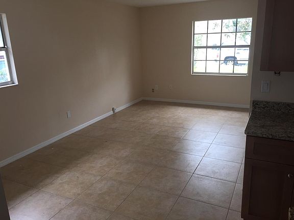 3rd image of 643 W Winter Park St