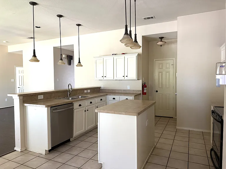 2406 Hillside Dr — Photo 6
