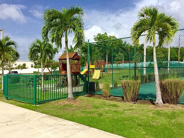 2nd image of H 8 Caguas Real