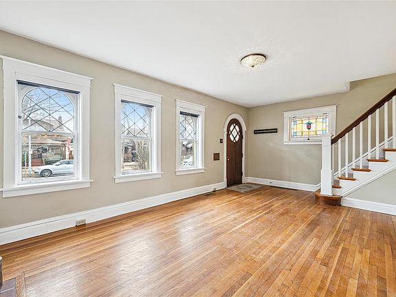 4th image of 3941 Bowen St