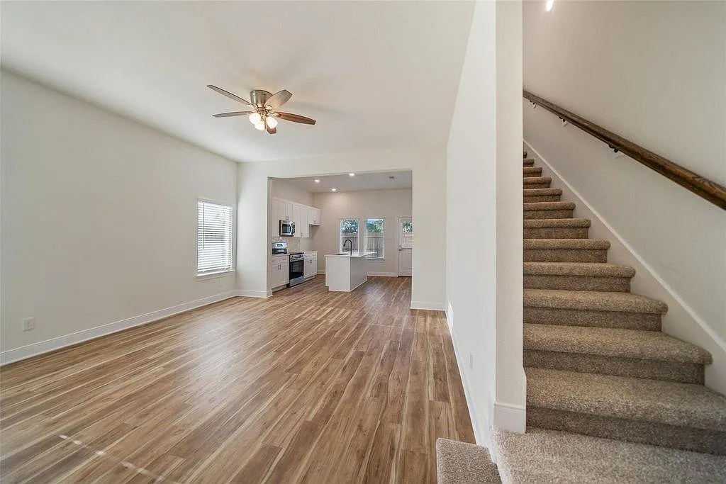 3 bed, 2.5 bath, 1447 sqft, $1,795 — Photo 2
