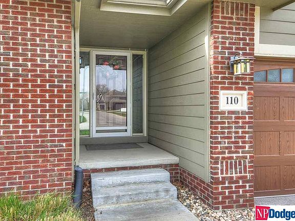 3rd image of 110 Oakmont Cir