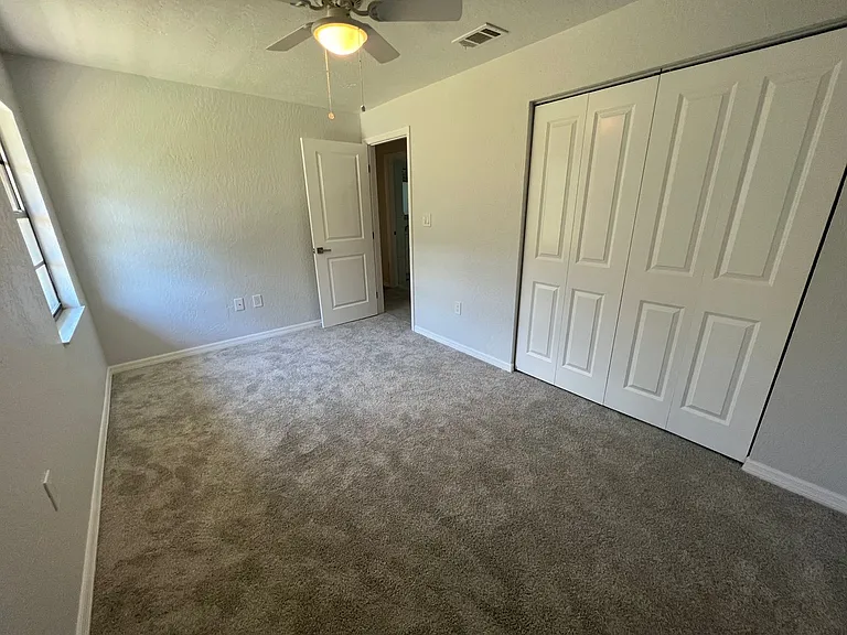 2041 Agora — Photo 23