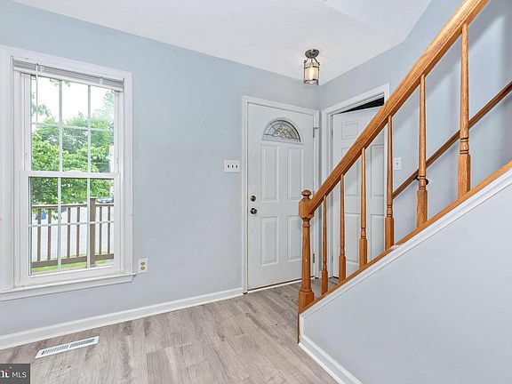 5th image of 10807 Lake Square Ct