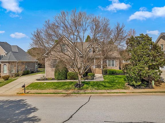 3rd image of 300 Gladstone Way