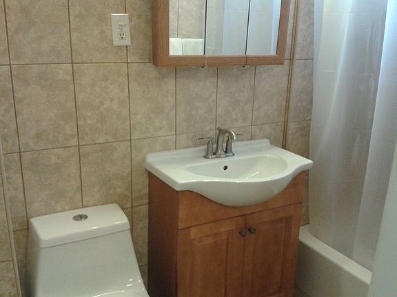 4th image of 3044 44th St APT 2R
