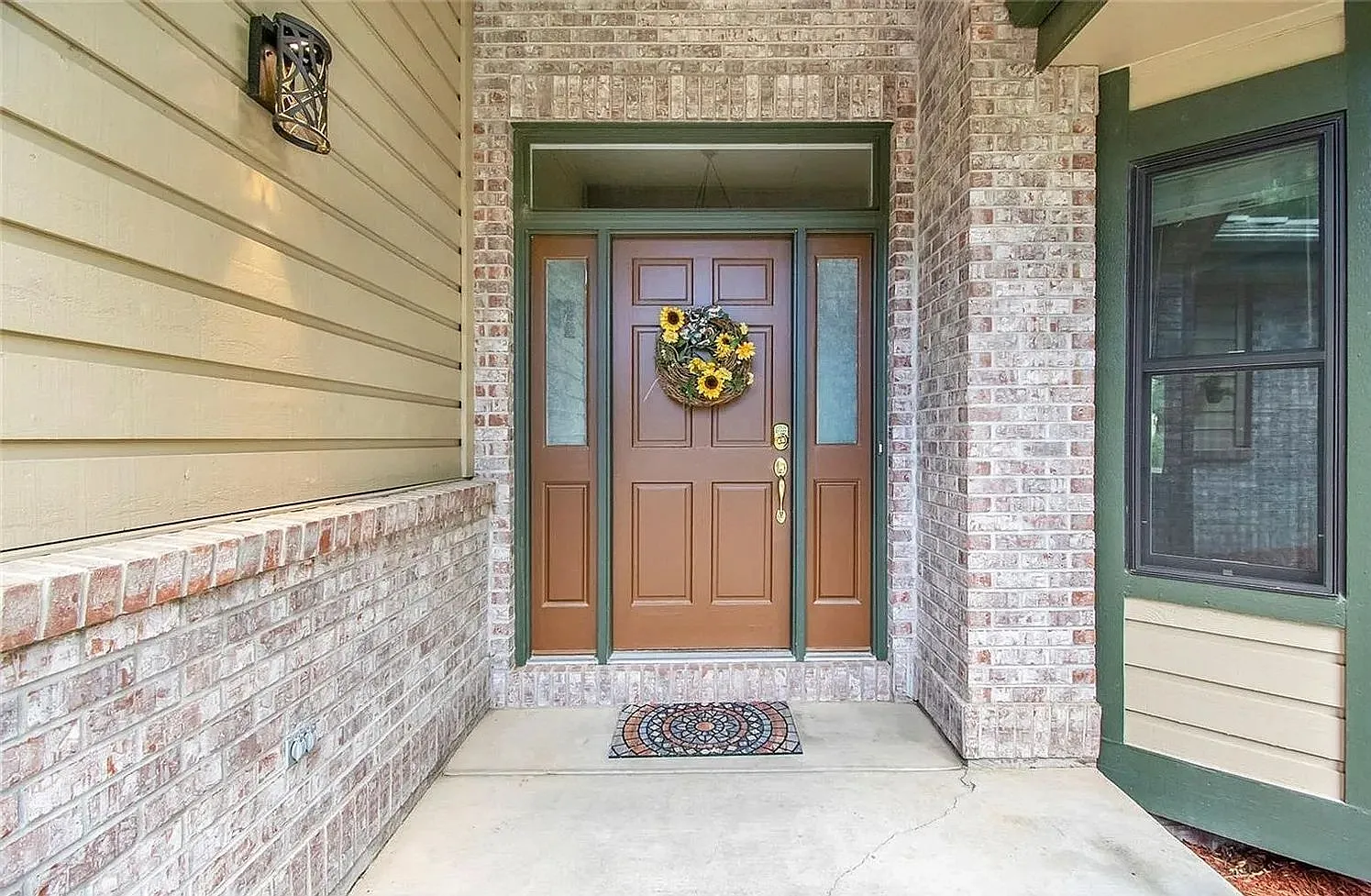 5 bed, 4.5 bath, 4698 sqft, $5,185 — Photo 2