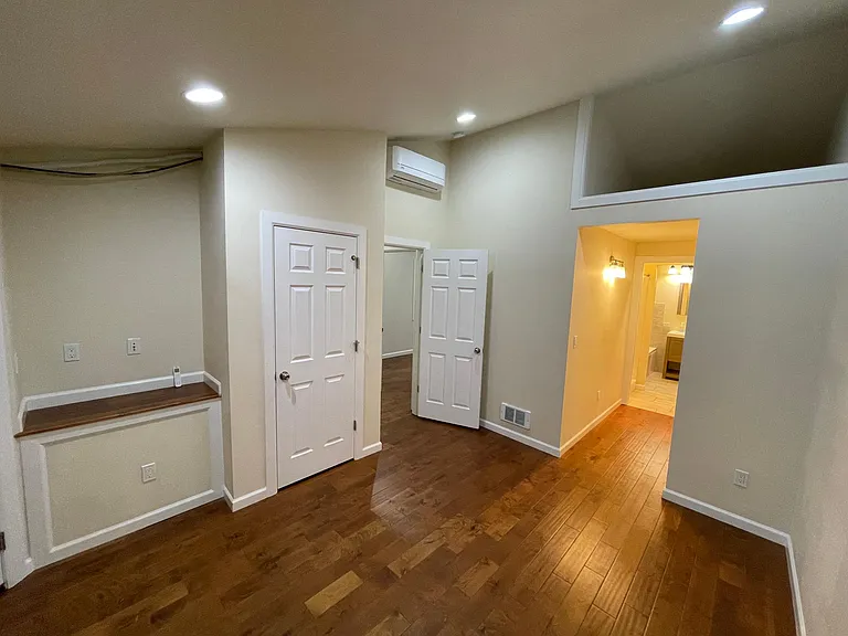 5790 Roosevelt Way NE — Photo 11