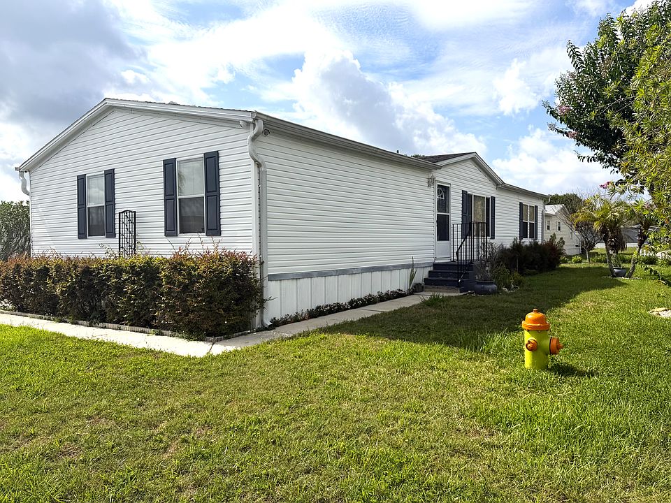 1st image of 121 Coachlight Ct #121