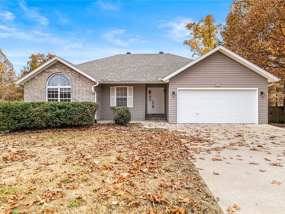1st image of 17 Headley Cir