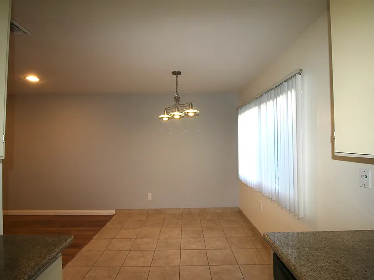 Nordhoff Apartments — Photo 11