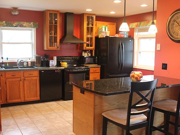 Kitchen / Breakfast Island