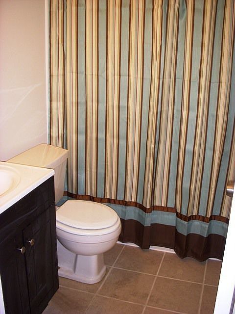 1st floor bath
