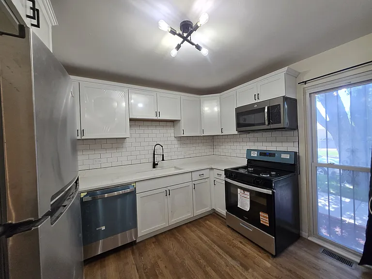 11575 S Racine Ave #1 — Photo 3