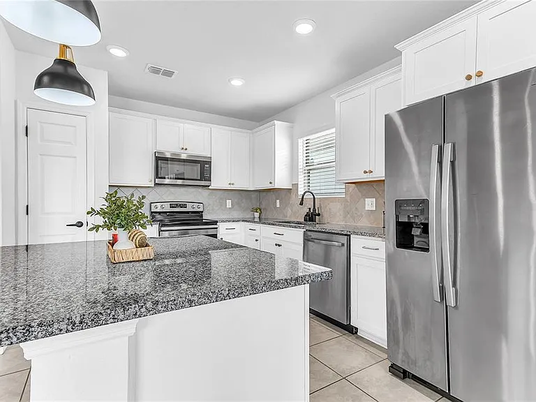 747 Citrus Isle Dr — Photo 24