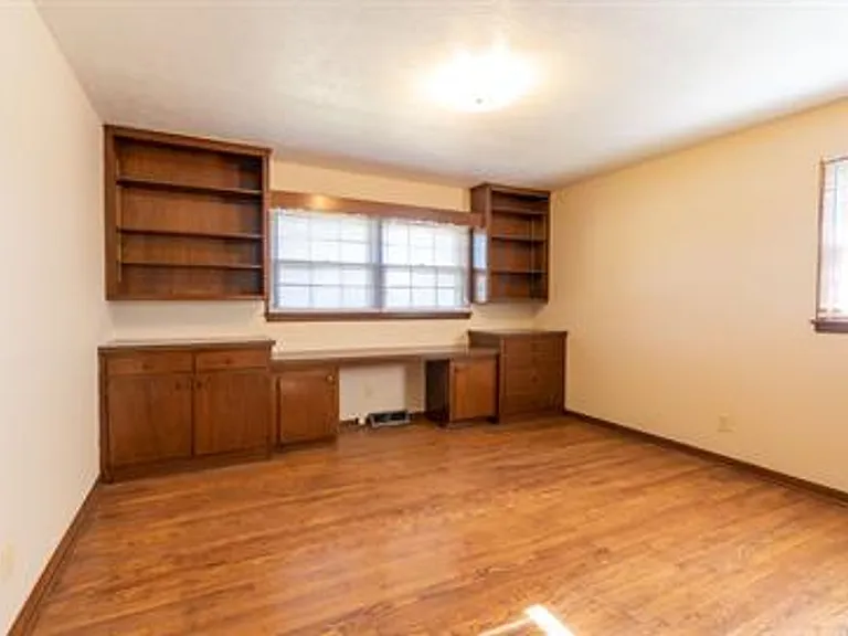 3123 S Glenhaven Ave — Photo 2