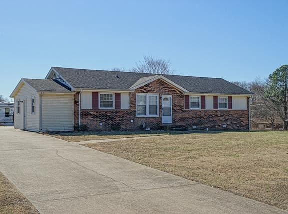 2nd image of 900 Wellington Dr