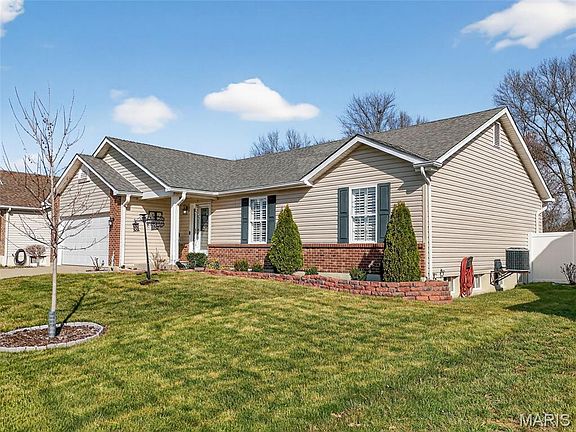 4th image of 35 Swaying Pine Ln