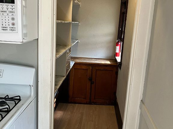 Walk in pantry off kitchen