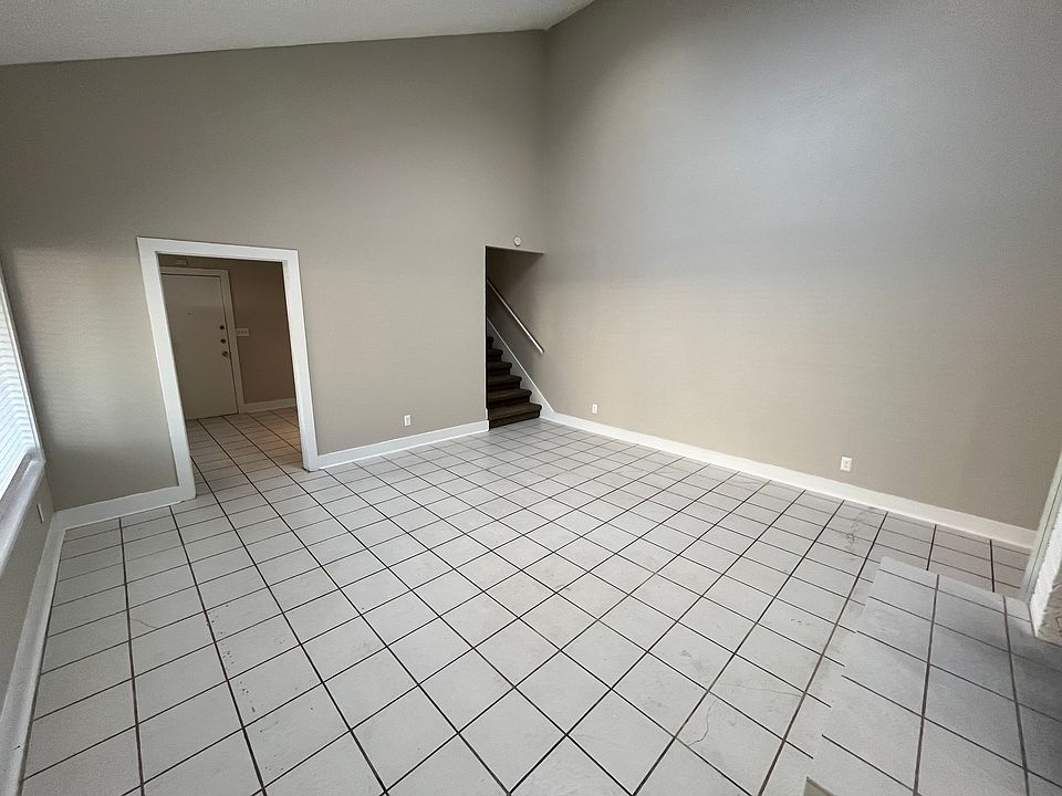 1st image of 415 Towne House Ln