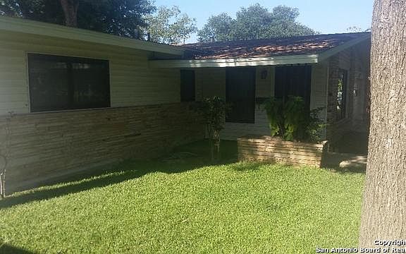 3rd image of 318 Calumet Pl