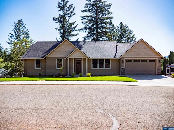 1445 Strawberry Ridge Dr, Sweet Home, OR 97386