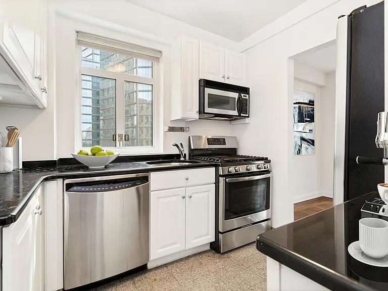 240 Central Park S #10H — Photo 10