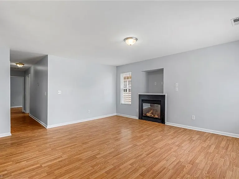 405 N Dudley St — Photo 7