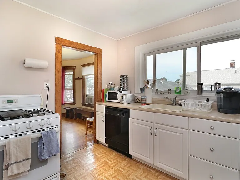 11-13 Holyoke St #1 — Photo 22