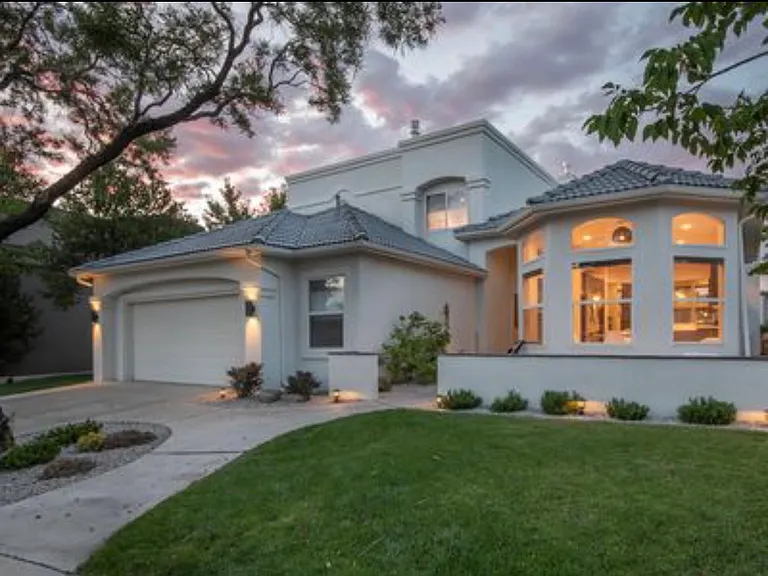 11201 Spyglass Hill Ln NE — Photo 1