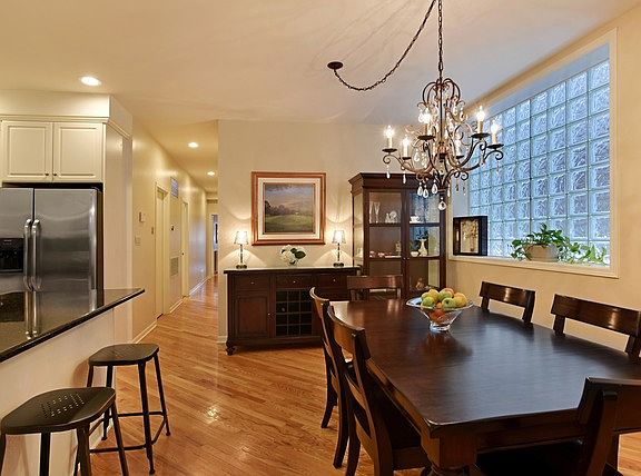 5th image of 637 W Wrightwood Ave Side 1W