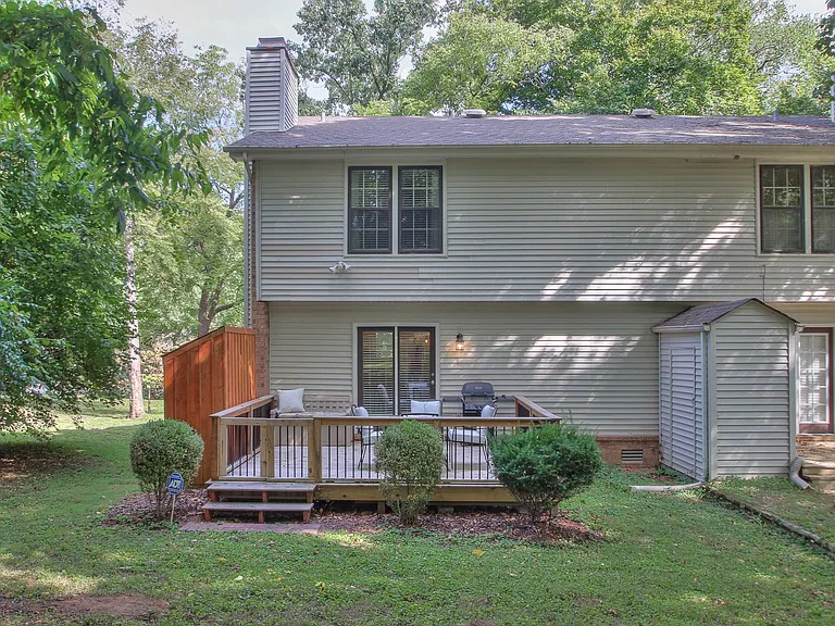 3321 Lealand Ln — Photo 37