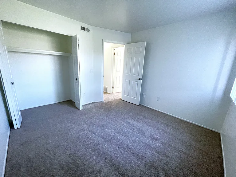 Windsor Place Apartments — Photo 141