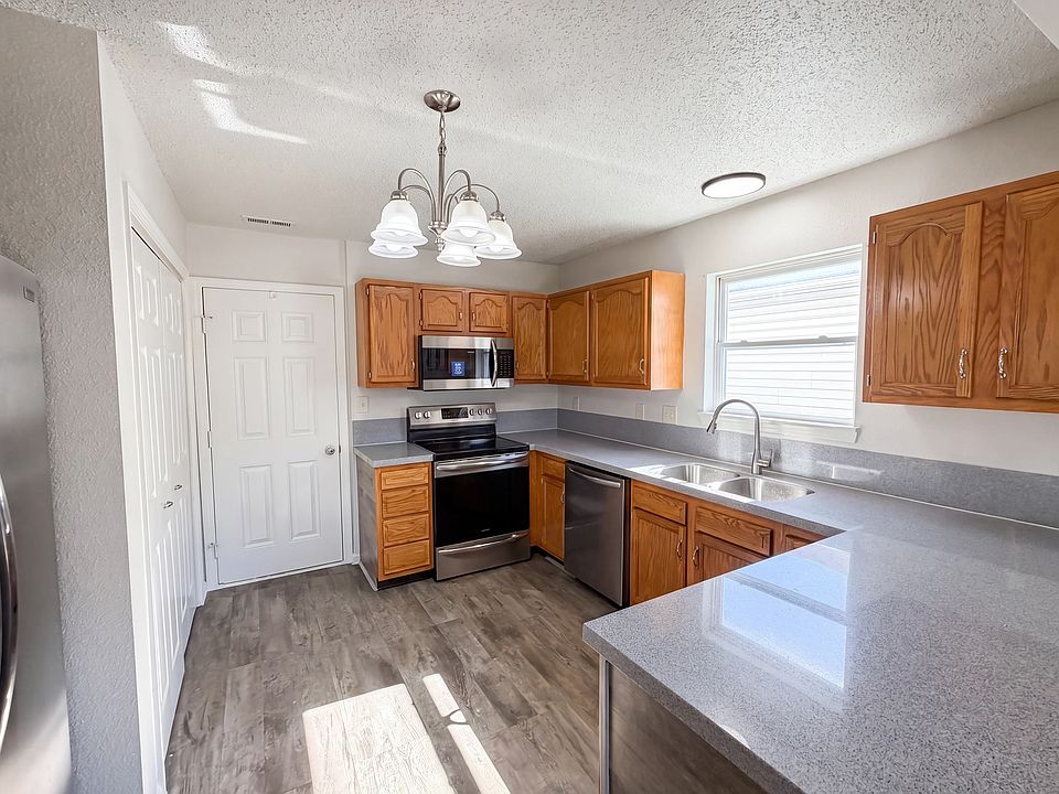 1st image of 1810 Broadleaf Ct