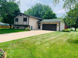 1915 Christopher Dr SE, Rochester, MN 55904
