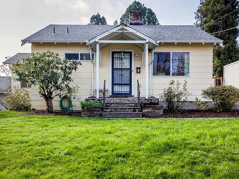 1416 SE Cora St — Photo 2