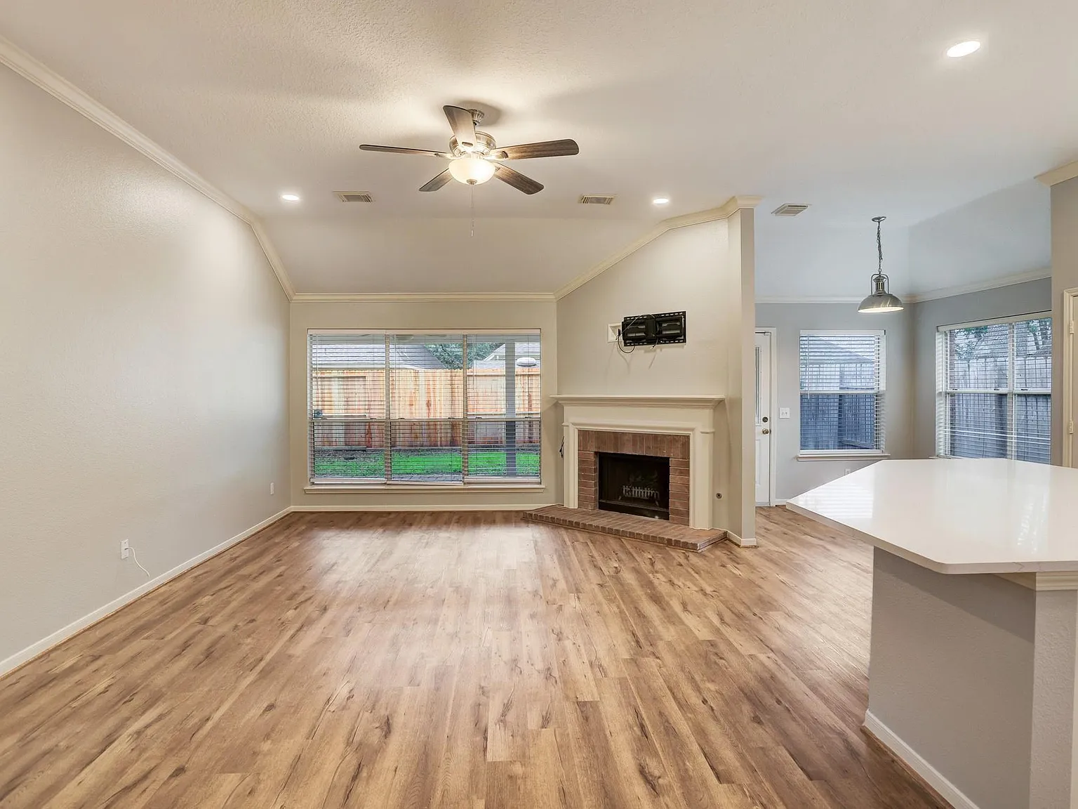 4 bed, 2.0 bath, 2031 sqft, $2,500 — Photo 4