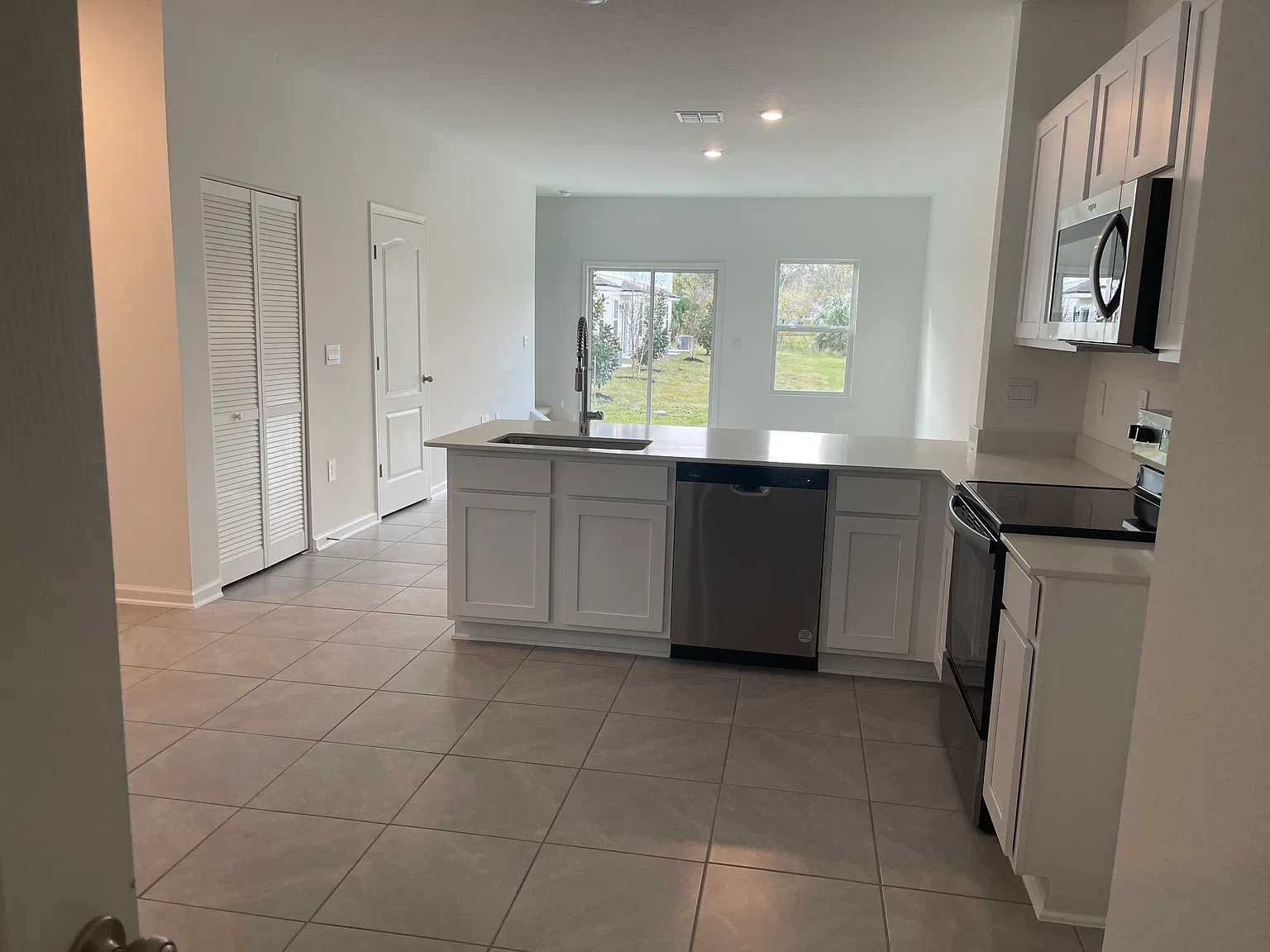 2 bed, 2.5 bath, 1210 sqft, $1,750 — Photo 3