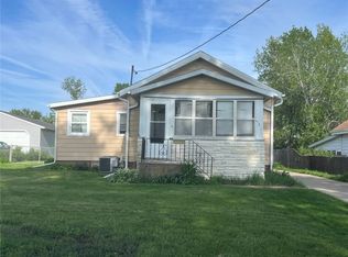 351 20th St NW, Cedar Rapids, IA 52405