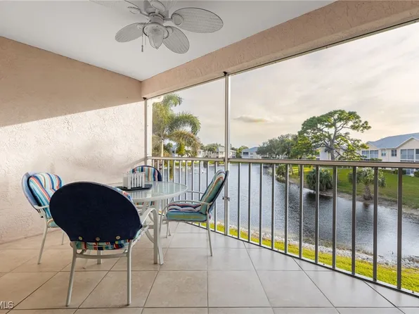 774 Wiggins Lake Dr APT 204, Naples, FL 34110
