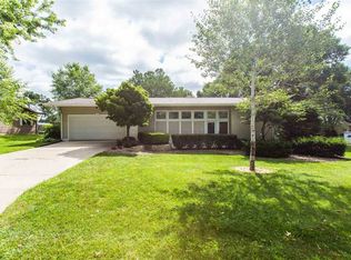 1705 Crescent Dr, Cedar Falls, IA 50613