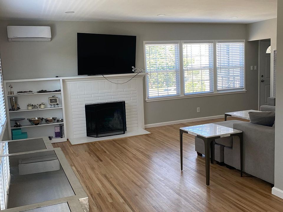 1st image of 12710 Oxnard St #1/2