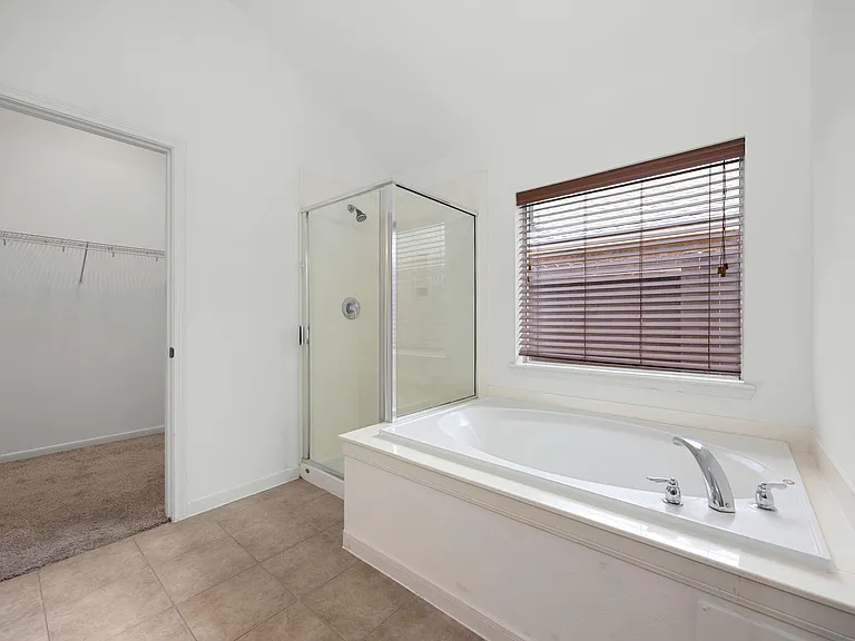 25030 Emporia Point Ct — Photo 19