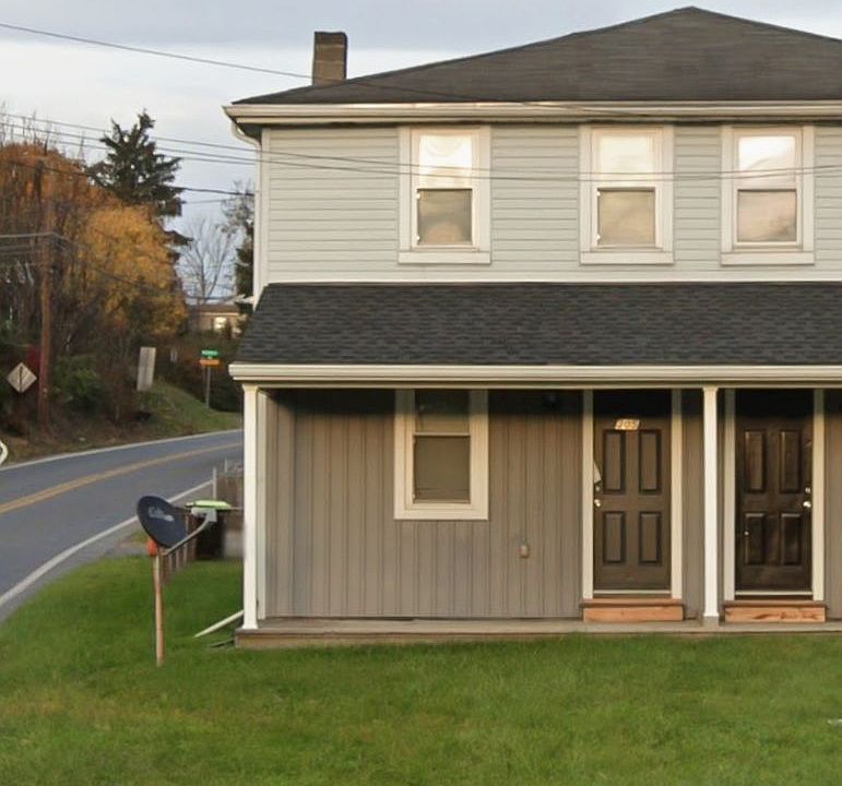 1st image of 303-305 E Maple St